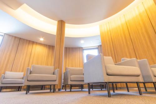 柏クレイン総合歯科・矯正歯科待合室