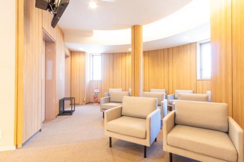 柏クレイン総合歯科・矯正歯科待合室